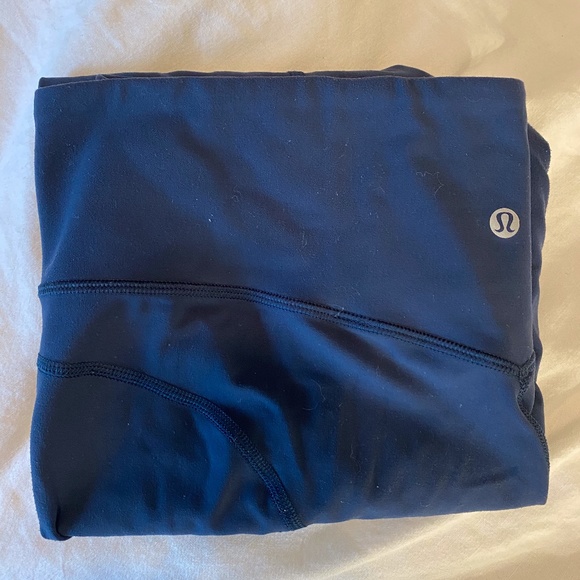 Navy blue Lululemon cropped leggings in size 12 - Picture 4 of 4